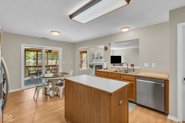 216 Creekview Circle, Mooresville, IN 46158