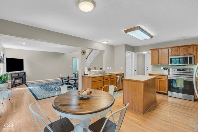 216 Creekview Circle, Mooresville, IN 46158