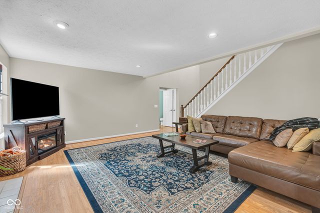 216 Creekview Circle, Mooresville, IN 46158