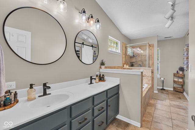 216 Creekview Circle, Mooresville, IN 46158
