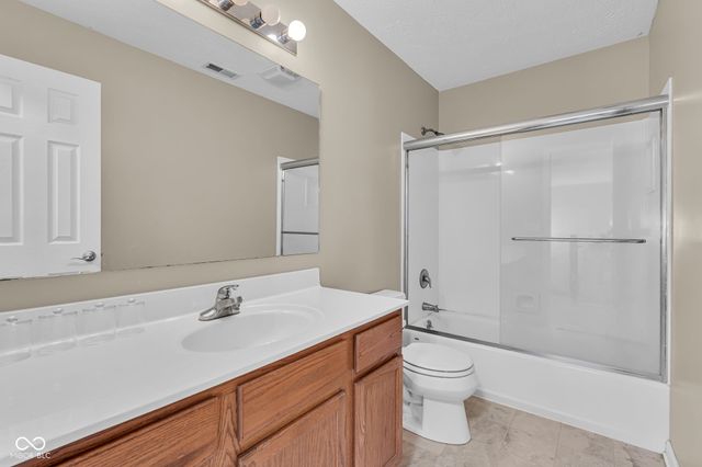 216 Creekview Circle, Mooresville, IN 46158