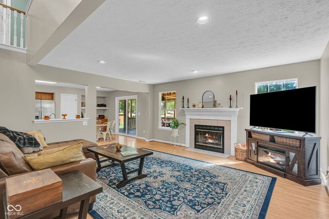 216 Creekview Circle, Mooresville, IN 46158