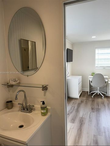 914 N Ocean Breeze 1 1, Lake Worth, FL 33460