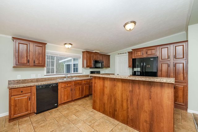 16 Edmund Meadow Lane, Hampstead, NH 03841