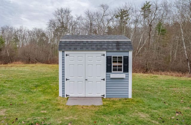 16 Edmund Meadow Lane, Hampstead, NH 03841