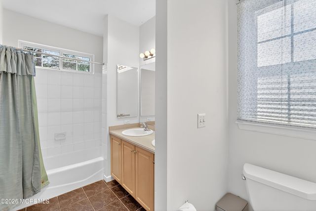 22 Springlawn Drive, Lakewood, NJ 08701