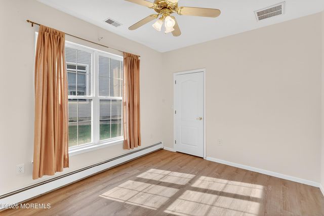 22 Springlawn Drive, Lakewood, NJ 08701