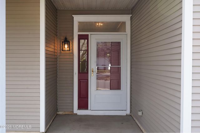 22 Springlawn Drive, Lakewood, NJ 08701