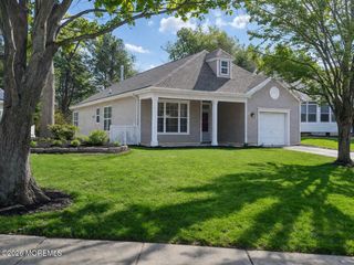 22 Springlawn Drive, Lakewood, NJ 08701