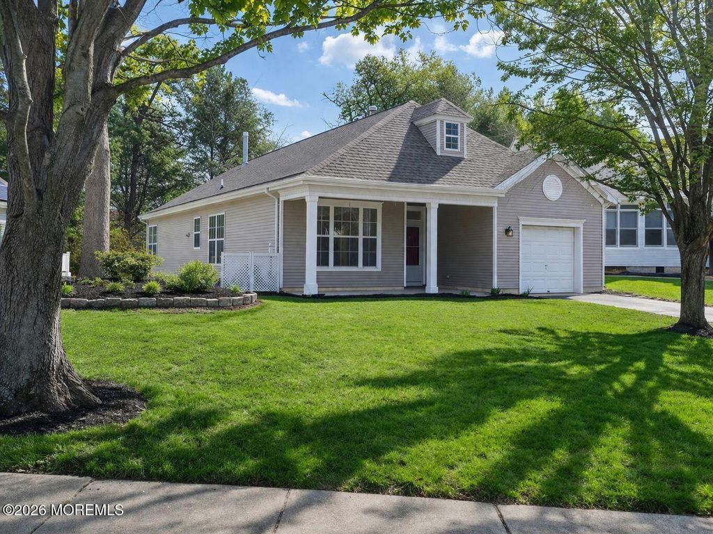 22 Springlawn Drive, Lakewood, NJ 08701