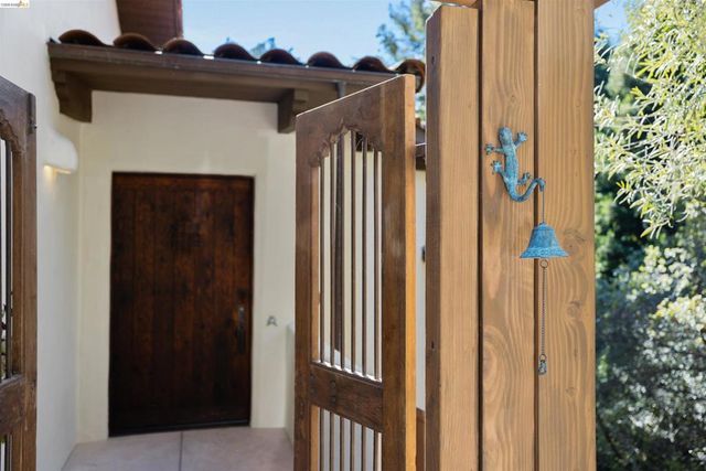 1102 1102 Grand View Drive, Berkeley, CA 94705