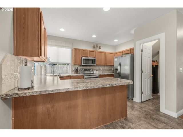 1273 CONSTITUTION Ave, Woodburn, OR 97071