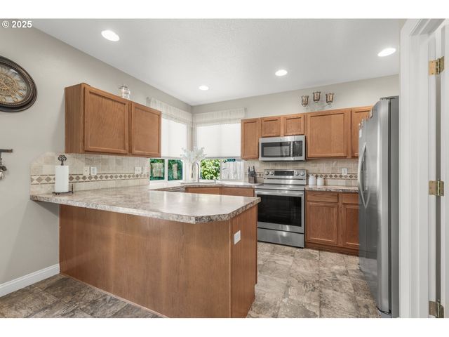 1273 CONSTITUTION Ave, Woodburn, OR 97071