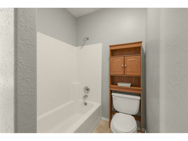 1273 CONSTITUTION Ave, Woodburn, OR 97071