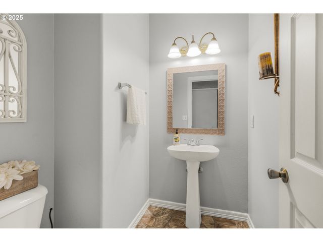 1273 CONSTITUTION Ave, Woodburn, OR 97071