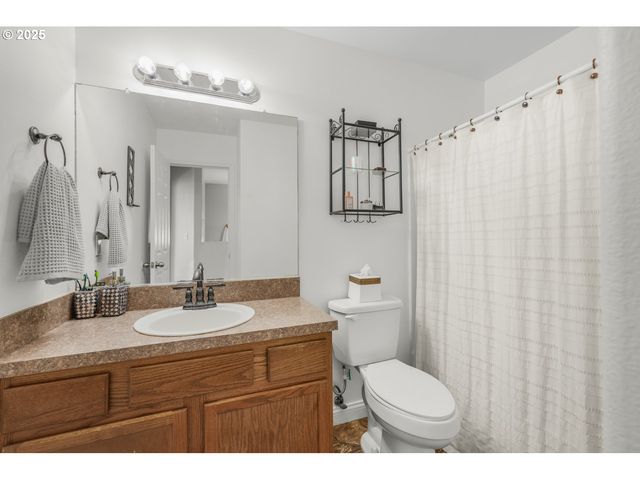 1273 CONSTITUTION Ave, Woodburn, OR 97071