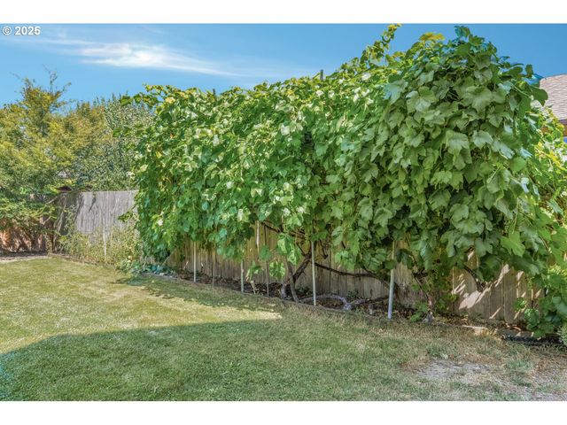 1273 CONSTITUTION Ave, Woodburn, OR 97071