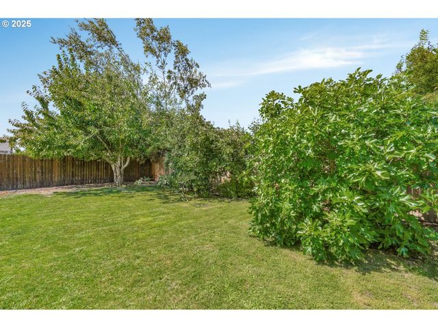 1273 CONSTITUTION Ave, Woodburn, OR 97071