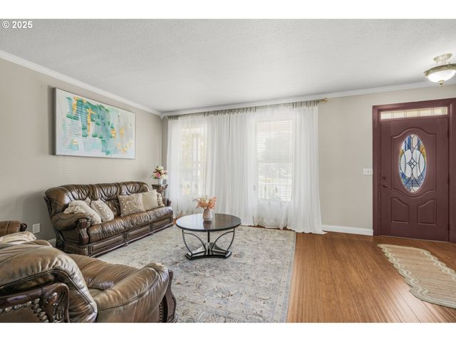 1273 CONSTITUTION Ave, Woodburn, OR 97071