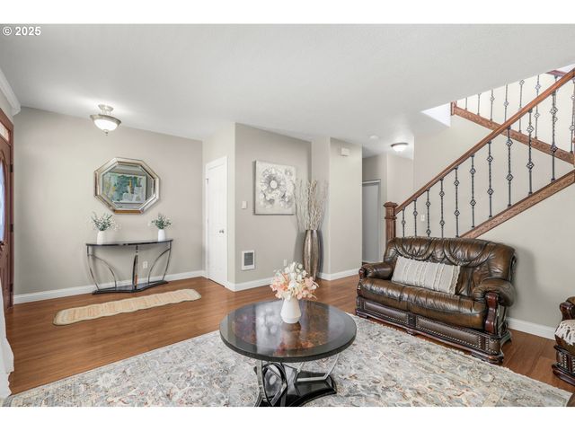 1273 CONSTITUTION Ave, Woodburn, OR 97071