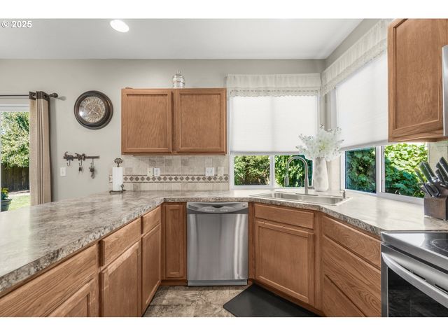 1273 CONSTITUTION Ave, Woodburn, OR 97071