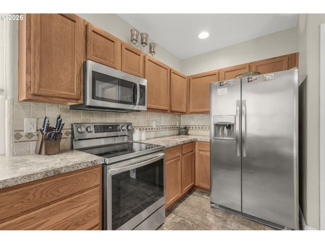 1273 CONSTITUTION Ave, Woodburn, OR 97071