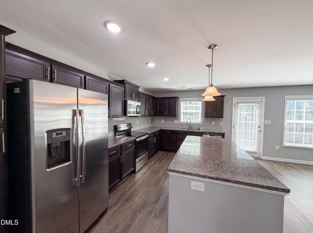 1805 Shady Knoll Lane, Fayetteville, NC 28314