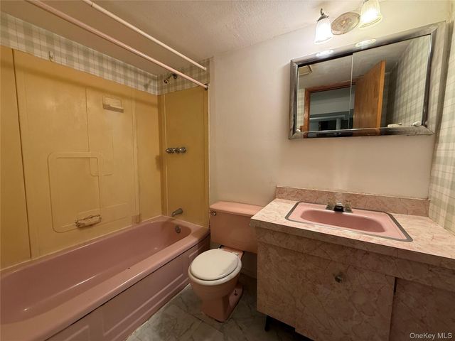 9 Hayrick Lane, Commack, NY 11725