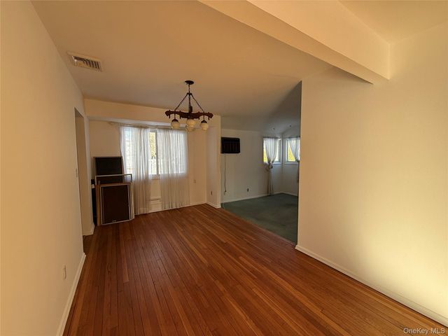 9 Hayrick Lane, Commack, NY 11725