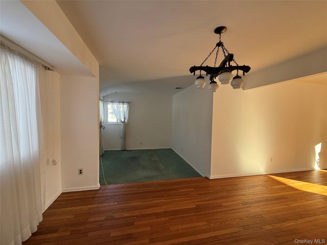 9 Hayrick Lane, Commack, NY 11725