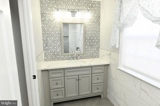 217 TURNBERRY DR, Thorndale, PA 19372