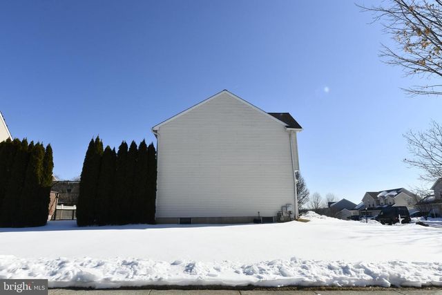 217 TURNBERRY DR, Thorndale, PA 19372