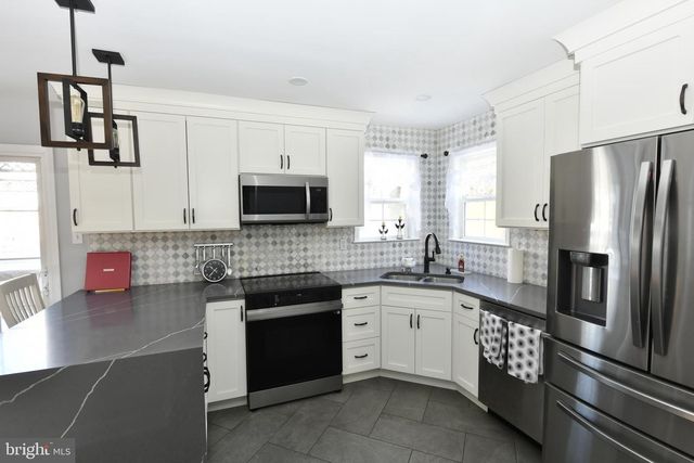 217 TURNBERRY DR, Thorndale, PA 19372