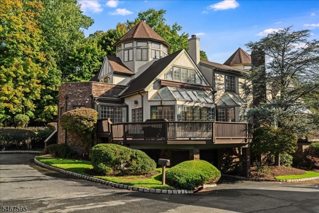 10 Kips Ridge C0010, Montclair Twp., NJ 07044 — exterior