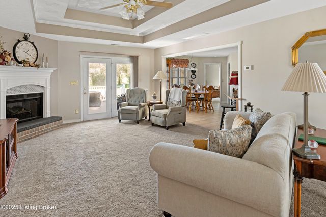 146 N Kristal Springs Dr, Shepherdsville, KY 40165