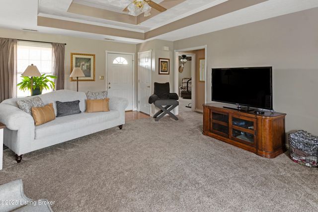 146 N Kristal Springs Dr, Shepherdsville, KY 40165