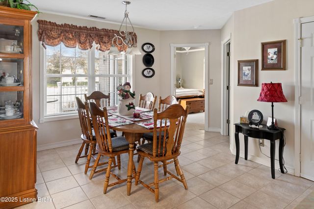 146 N Kristal Springs Dr, Shepherdsville, KY 40165