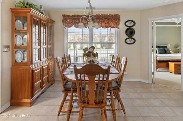 146 N Kristal Springs Dr, Shepherdsville, KY 40165