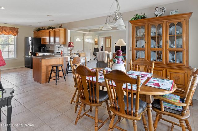 146 N Kristal Springs Dr, Shepherdsville, KY 40165