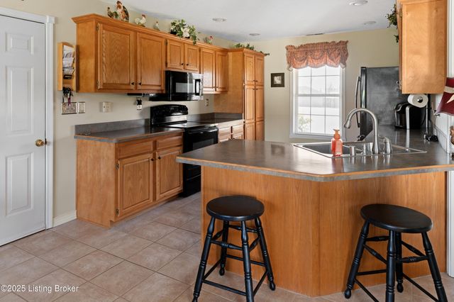 146 N Kristal Springs Dr, Shepherdsville, KY 40165