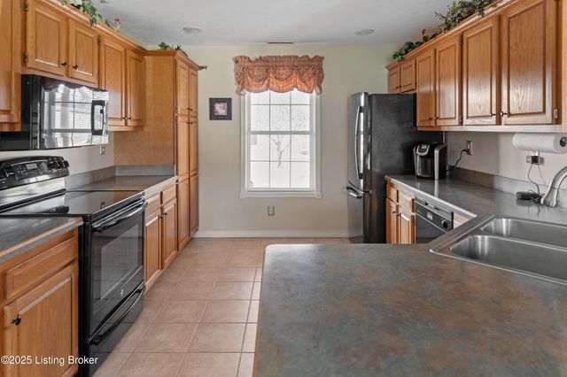 146 N Kristal Springs Dr, Shepherdsville, KY 40165