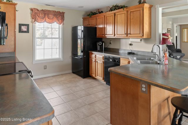 146 N Kristal Springs Dr, Shepherdsville, KY 40165