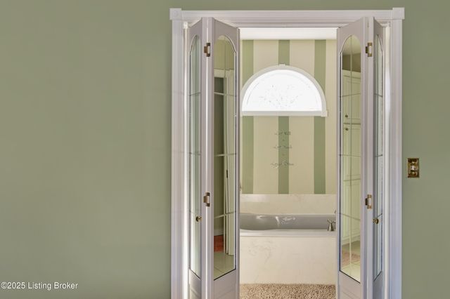 146 N Kristal Springs Dr, Shepherdsville, KY 40165