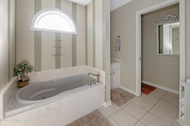 146 N Kristal Springs Dr, Shepherdsville, KY 40165