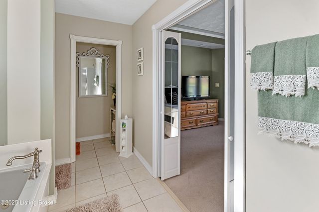 146 N Kristal Springs Dr, Shepherdsville, KY 40165