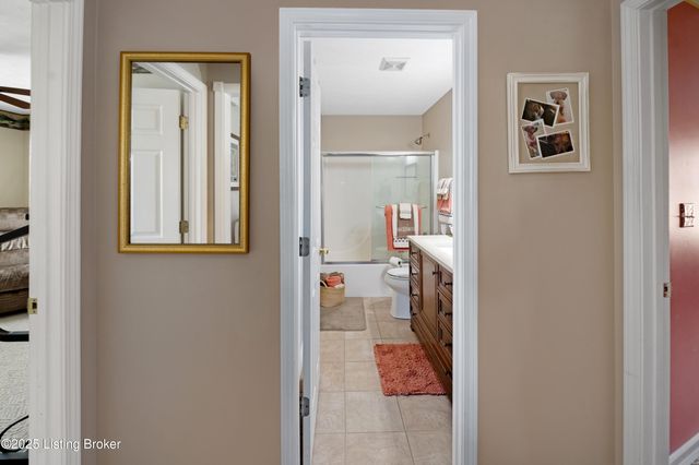 146 N Kristal Springs Dr, Shepherdsville, KY 40165