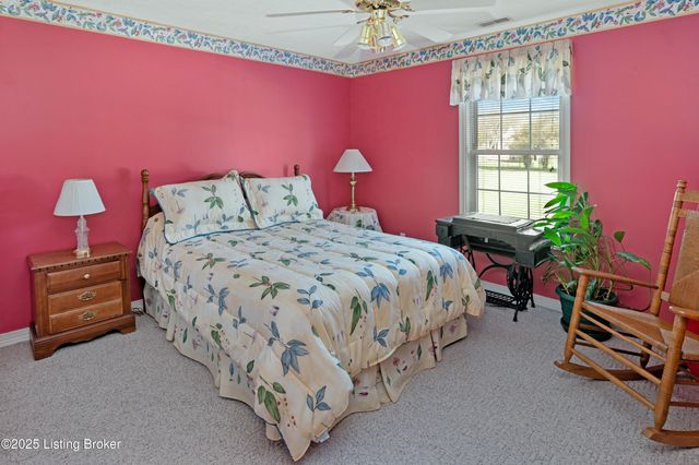 146 N Kristal Springs Dr, Shepherdsville, KY 40165