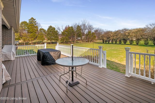 146 N Kristal Springs Dr, Shepherdsville, KY 40165