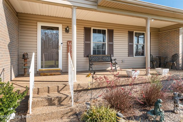 146 N Kristal Springs Dr, Shepherdsville, KY 40165