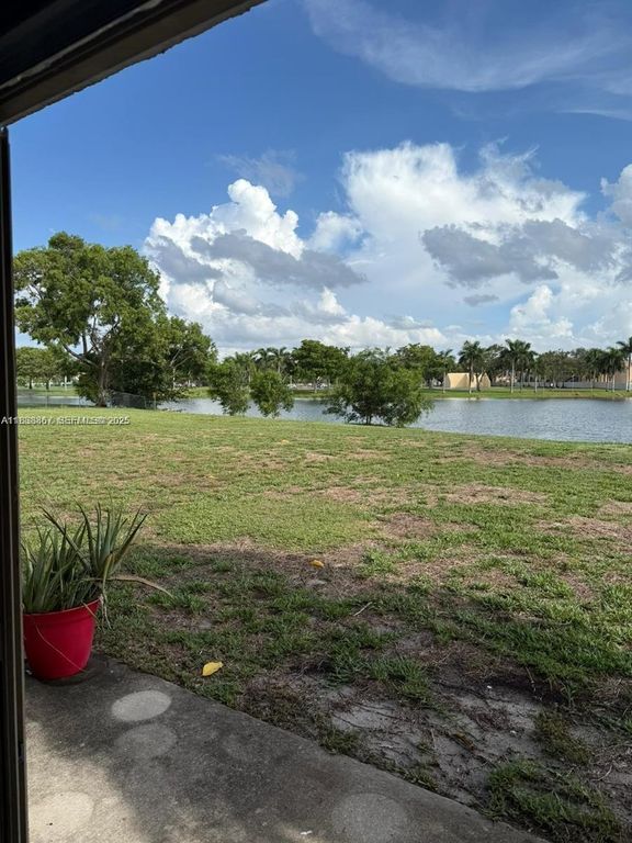 8560 N Sherman Circle 105, Miramar, FL 33025